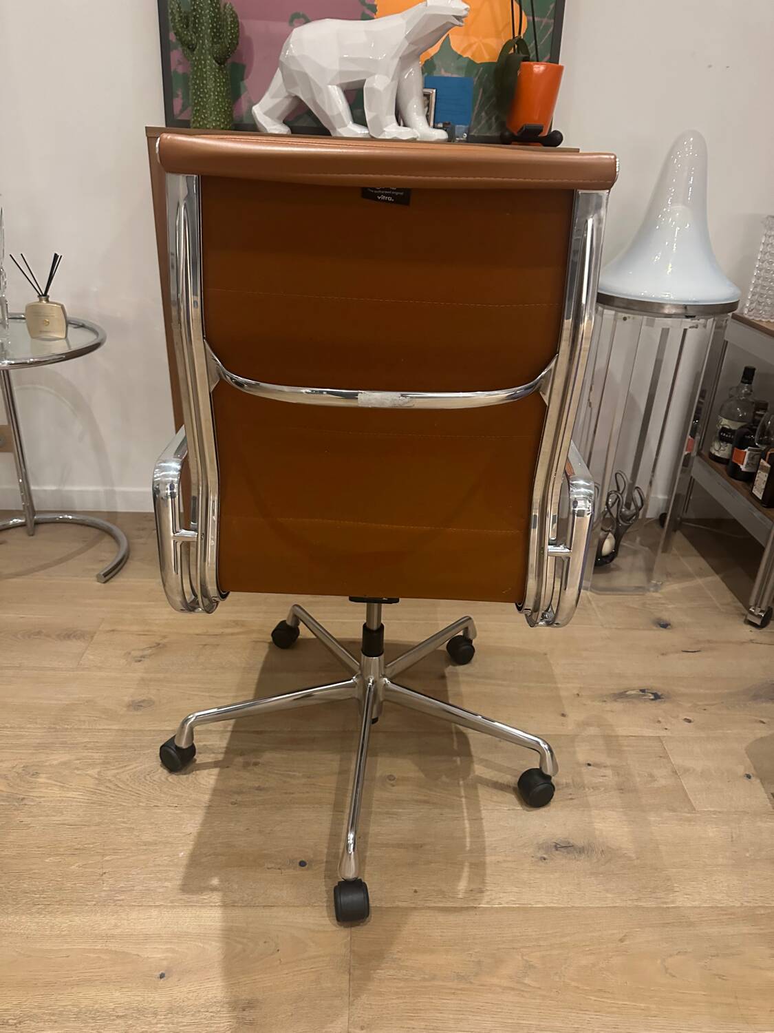 Eames EA 219 chair, Vitra edition, near mint condition
