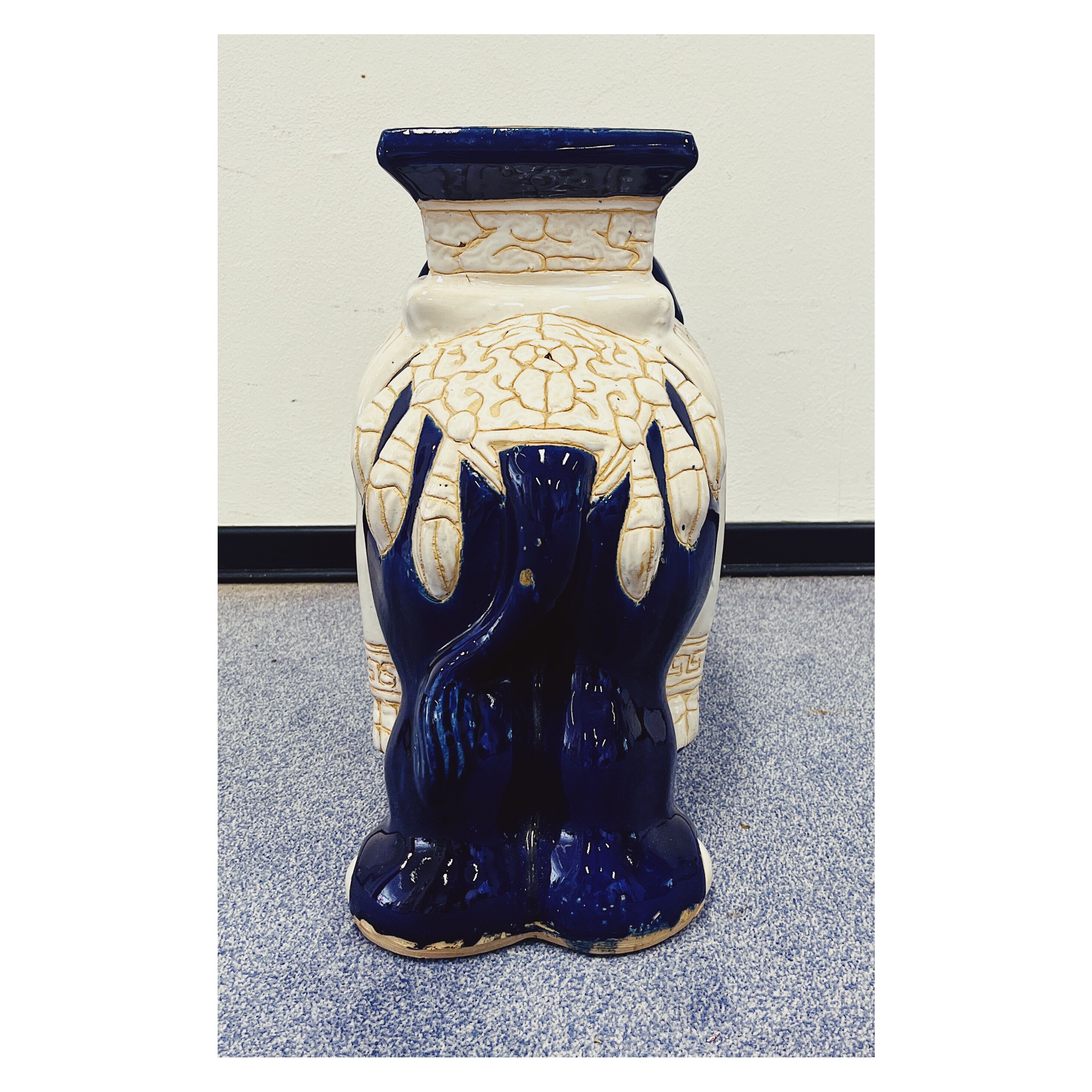 Plant table elephant ceramic