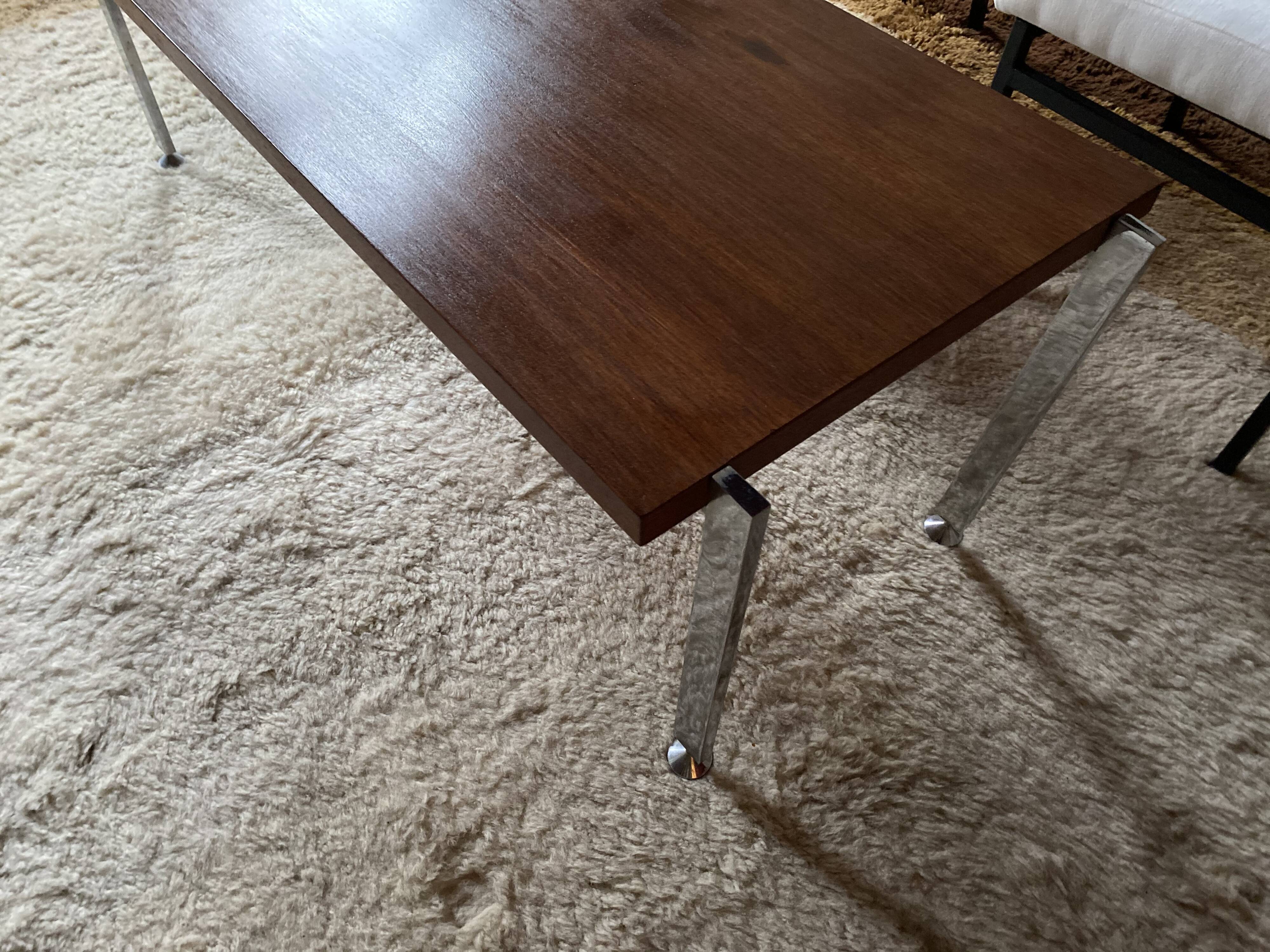 Designer coffee table in chrome metal and teak 1970