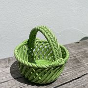 Plat panier en faïence tressée vert / céramique ancienne