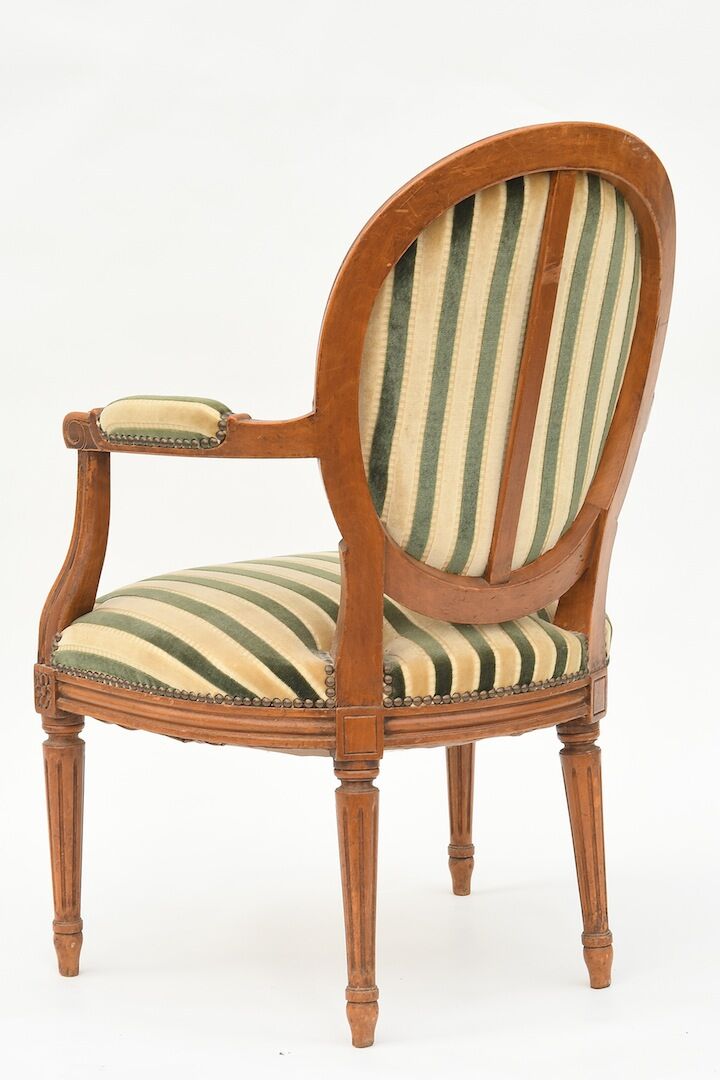 Louis XVI-style convertible chair