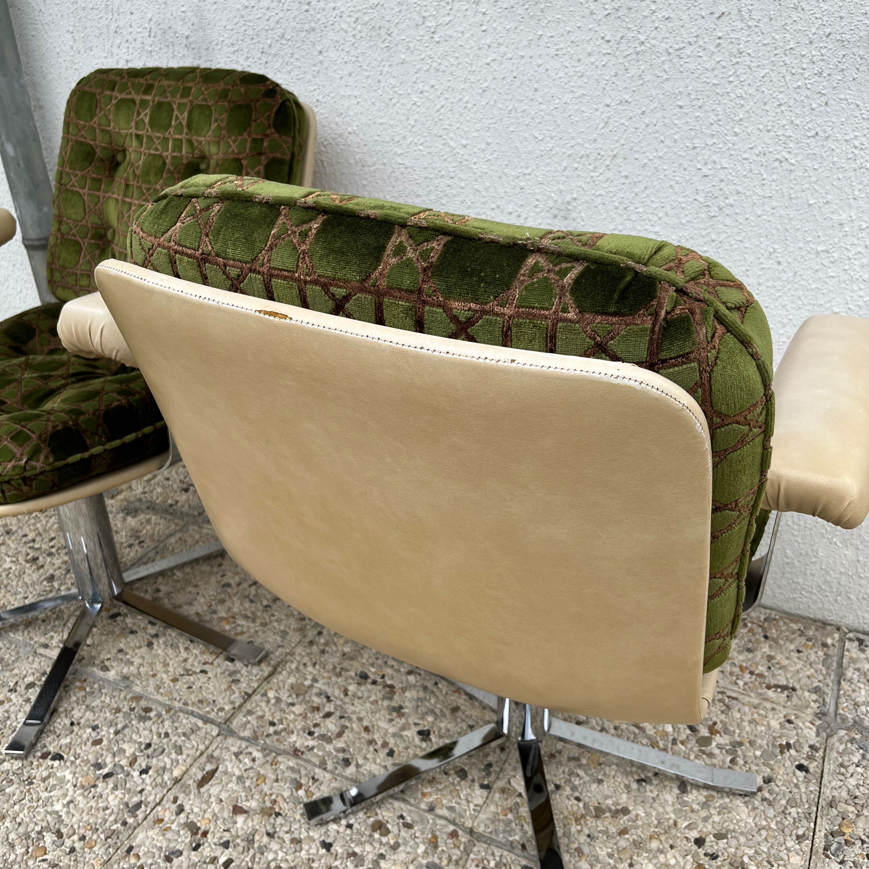 Set of two swivel chairs