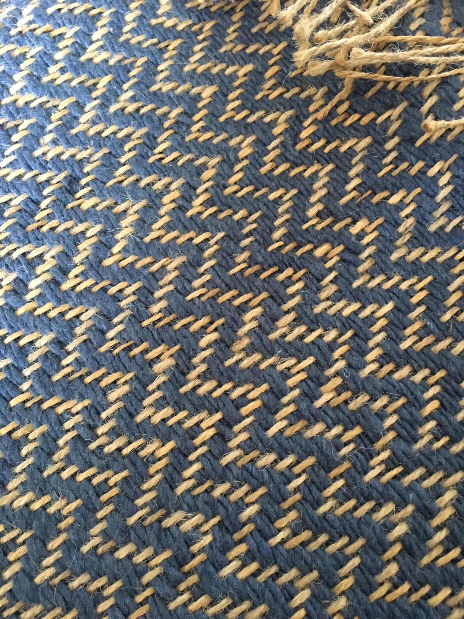 Hemp and wool woven carpet - 132x72cm
