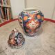 Pot with lid in Imari-style porcelain from Japan.