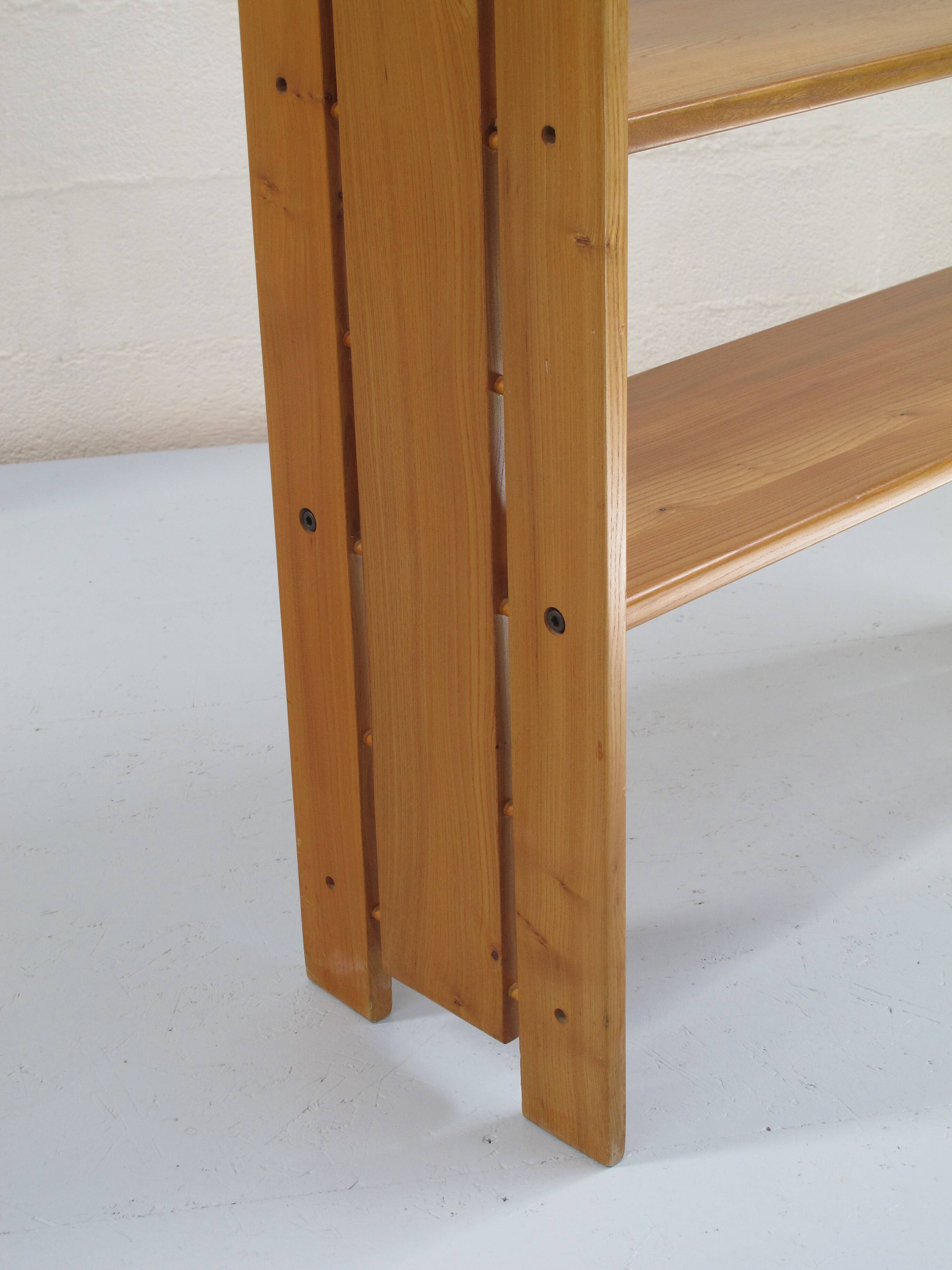 Solid elm shelves produced by the Regain group