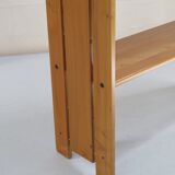 Solid elm shelves produced by the Regain group