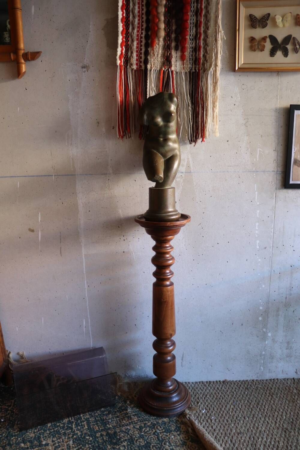 Vintage turned wooden column selette pedestal