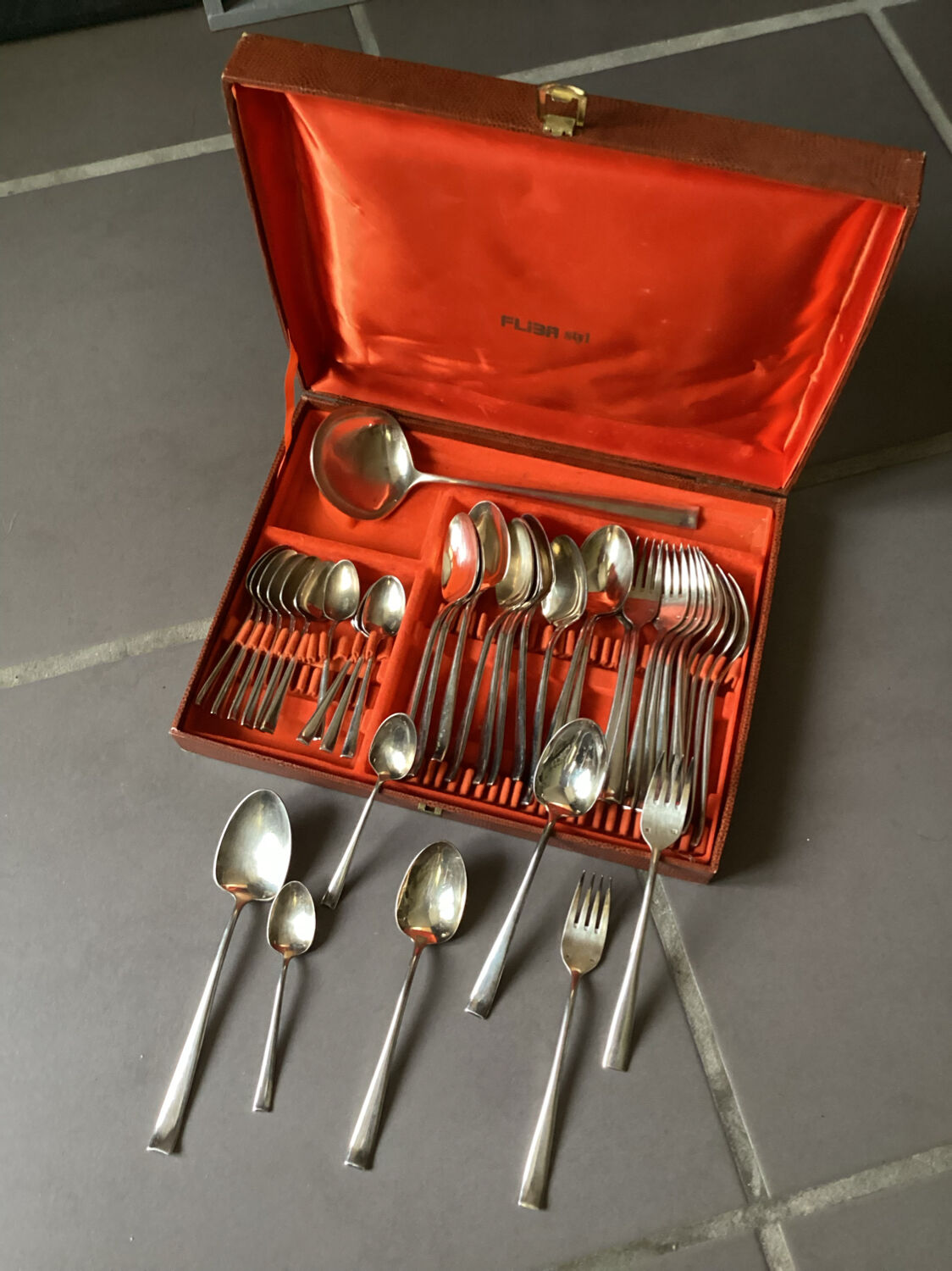 Ménagère en métal argenté complète