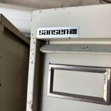 Casiers métalliques à clapets