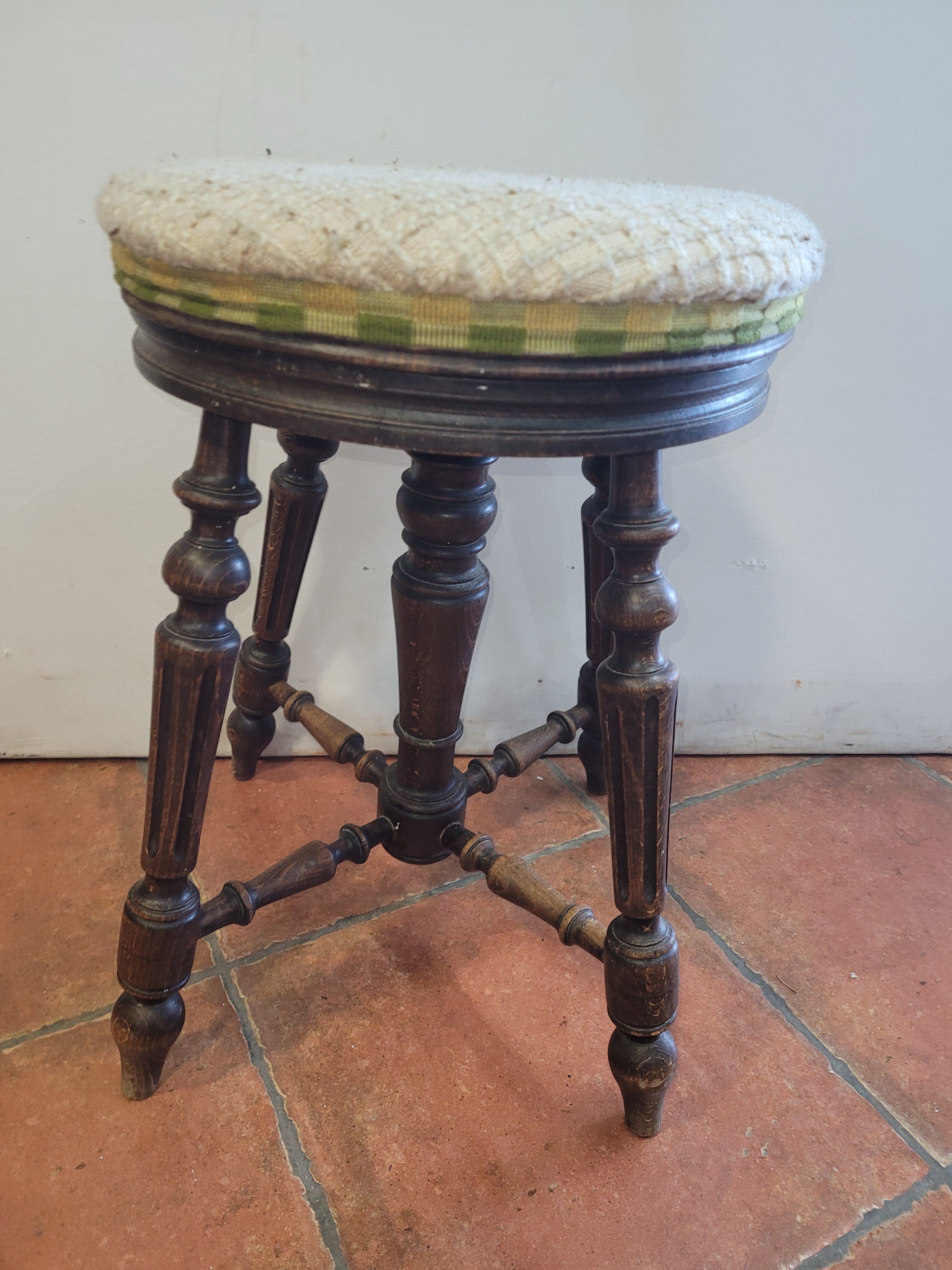 Height-adjustable piano stool