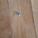 Tripod wooden stool with screws