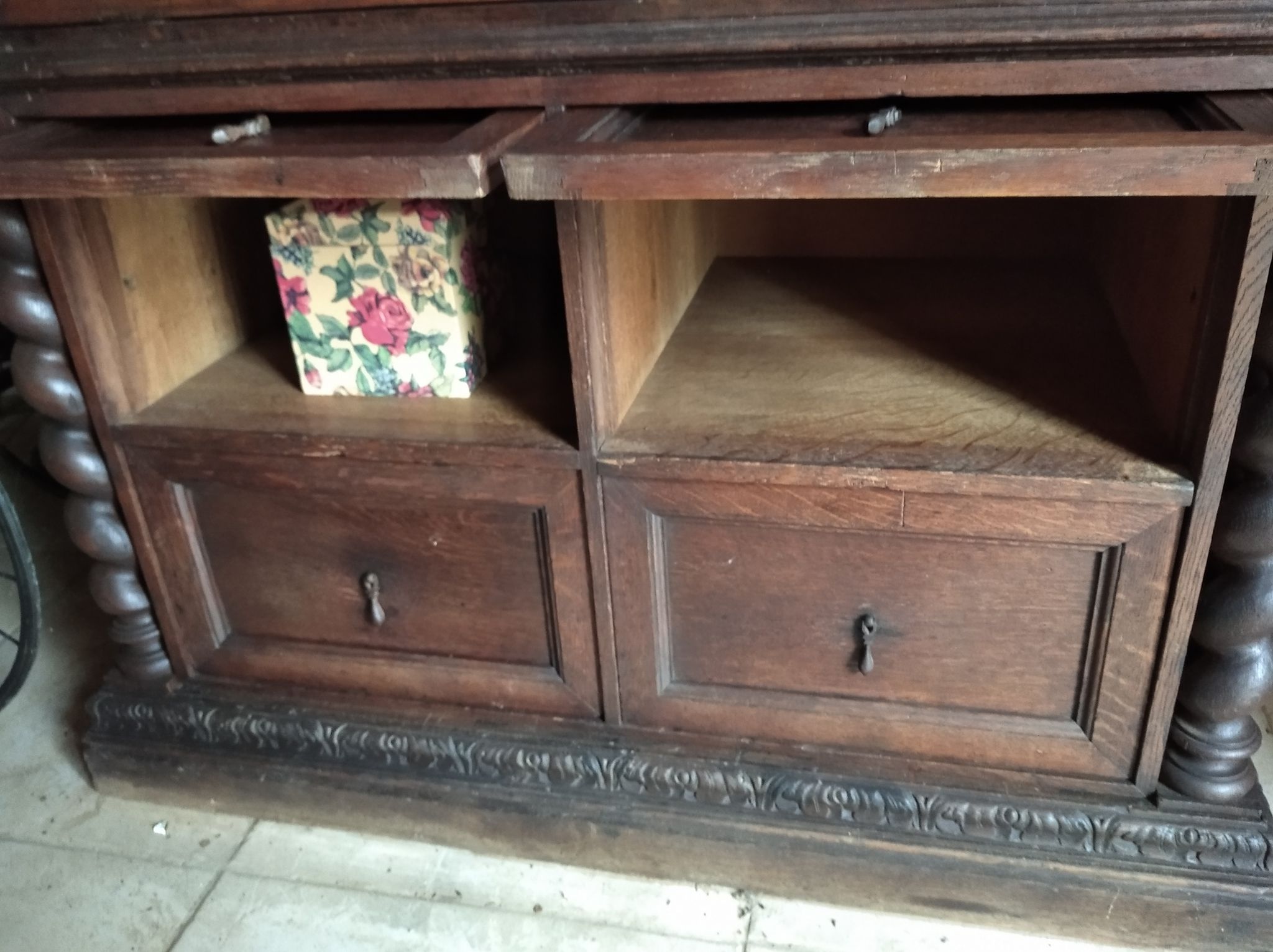 Notary furniture