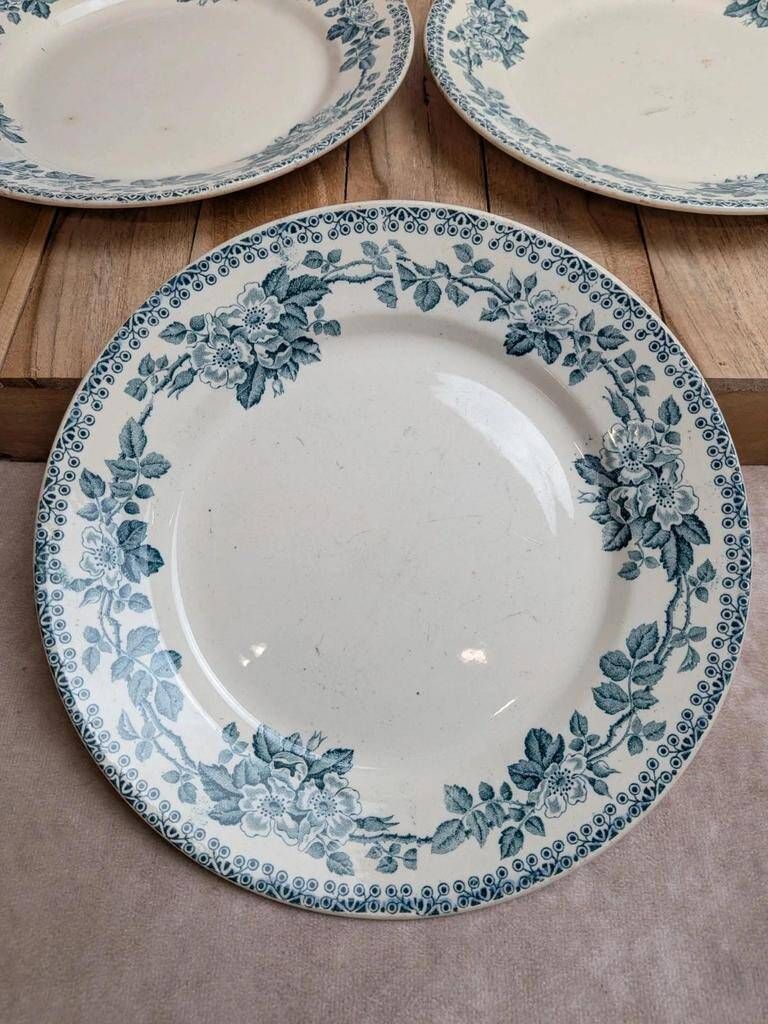 Set of 3 flat plates in ironstone Debray – Guadeloupe Service