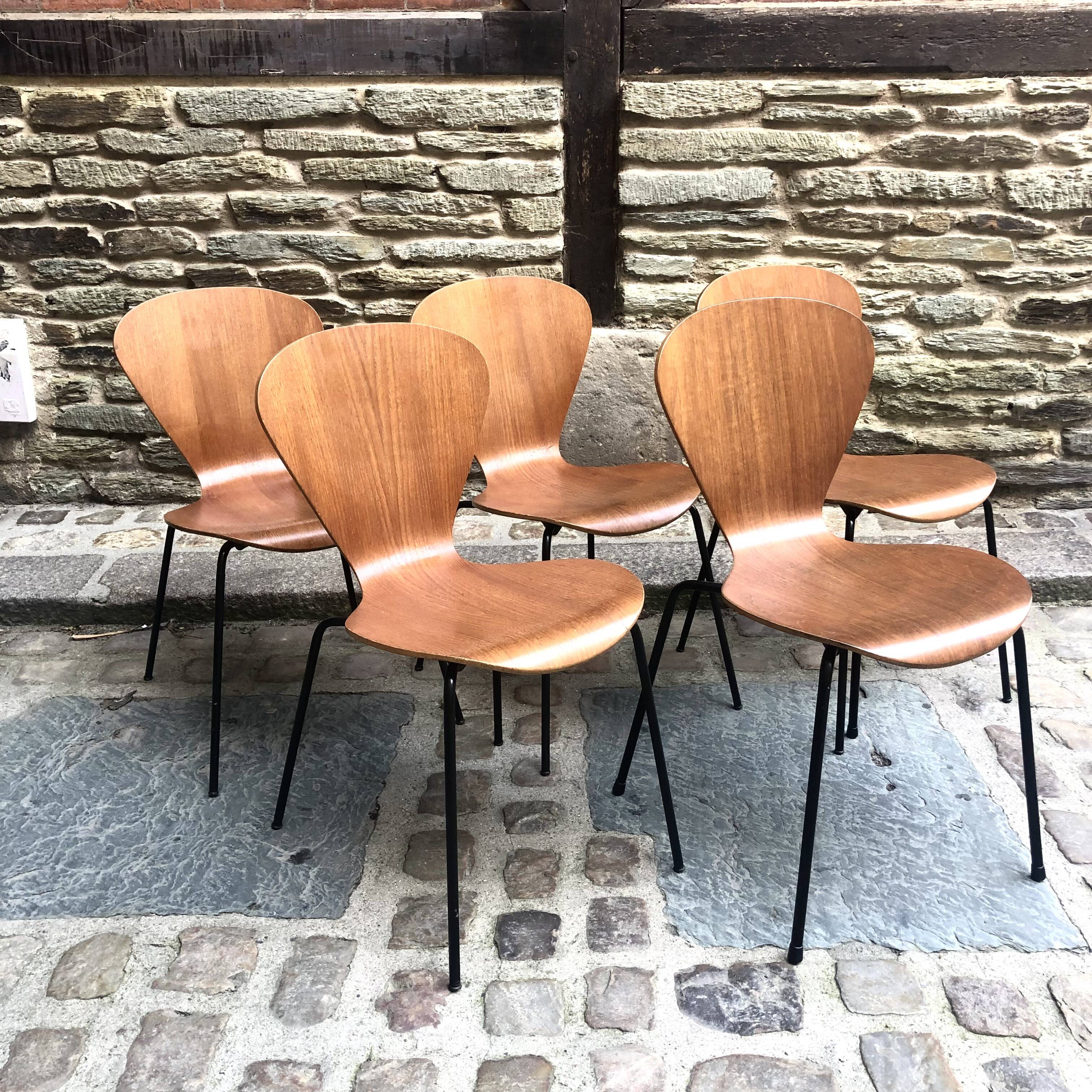 5 Arne Jacobsen chairs