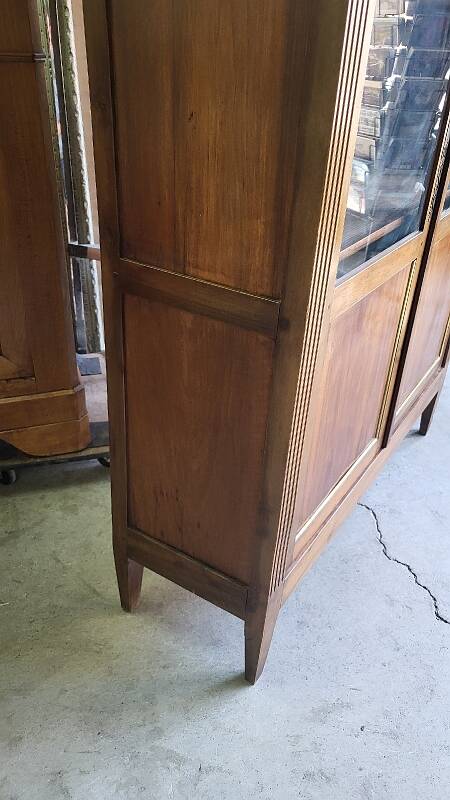 Display cabinet louis xvi style 2 doors in walnut