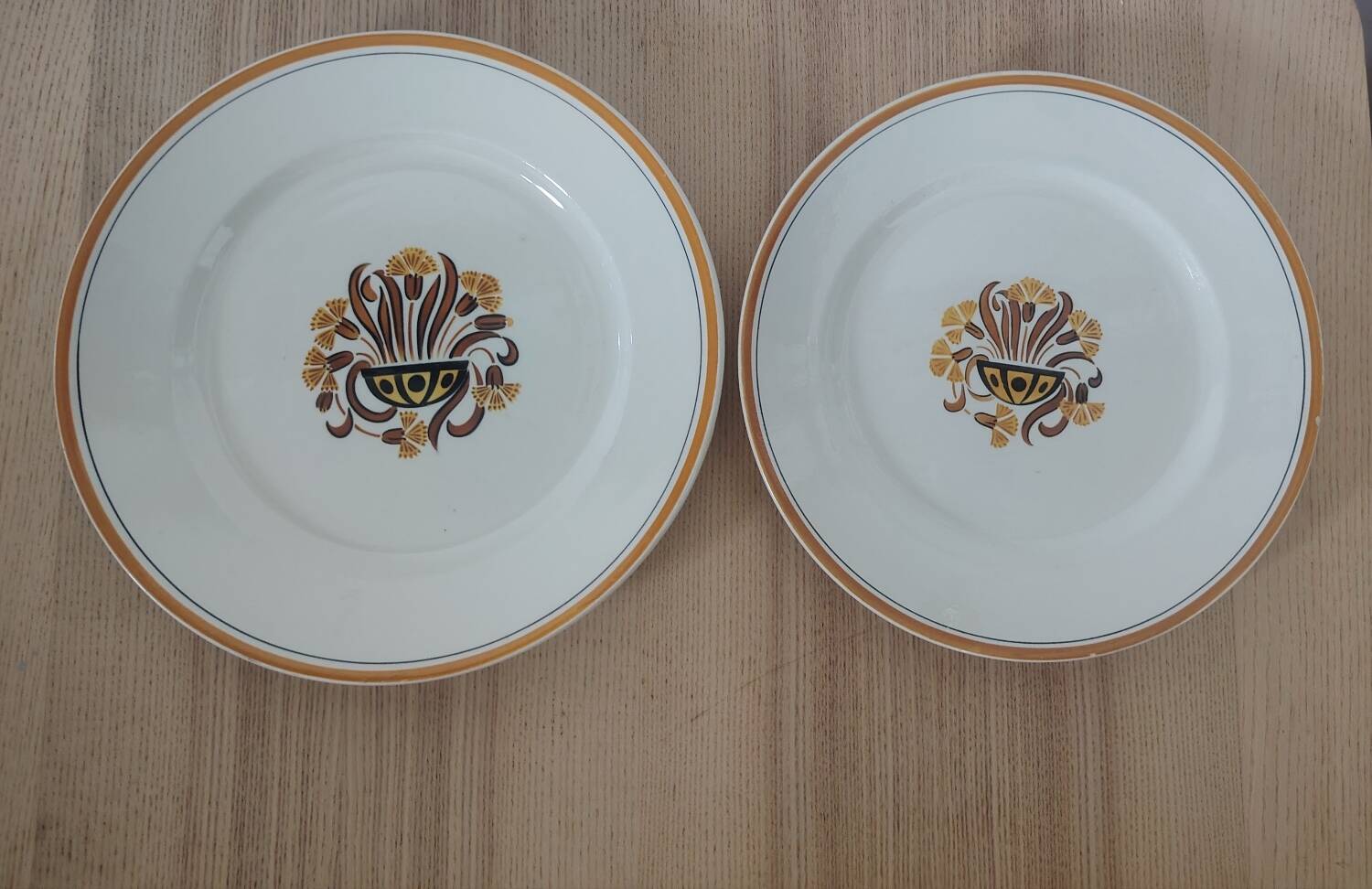Set of two serving plates from Creil and Montereau