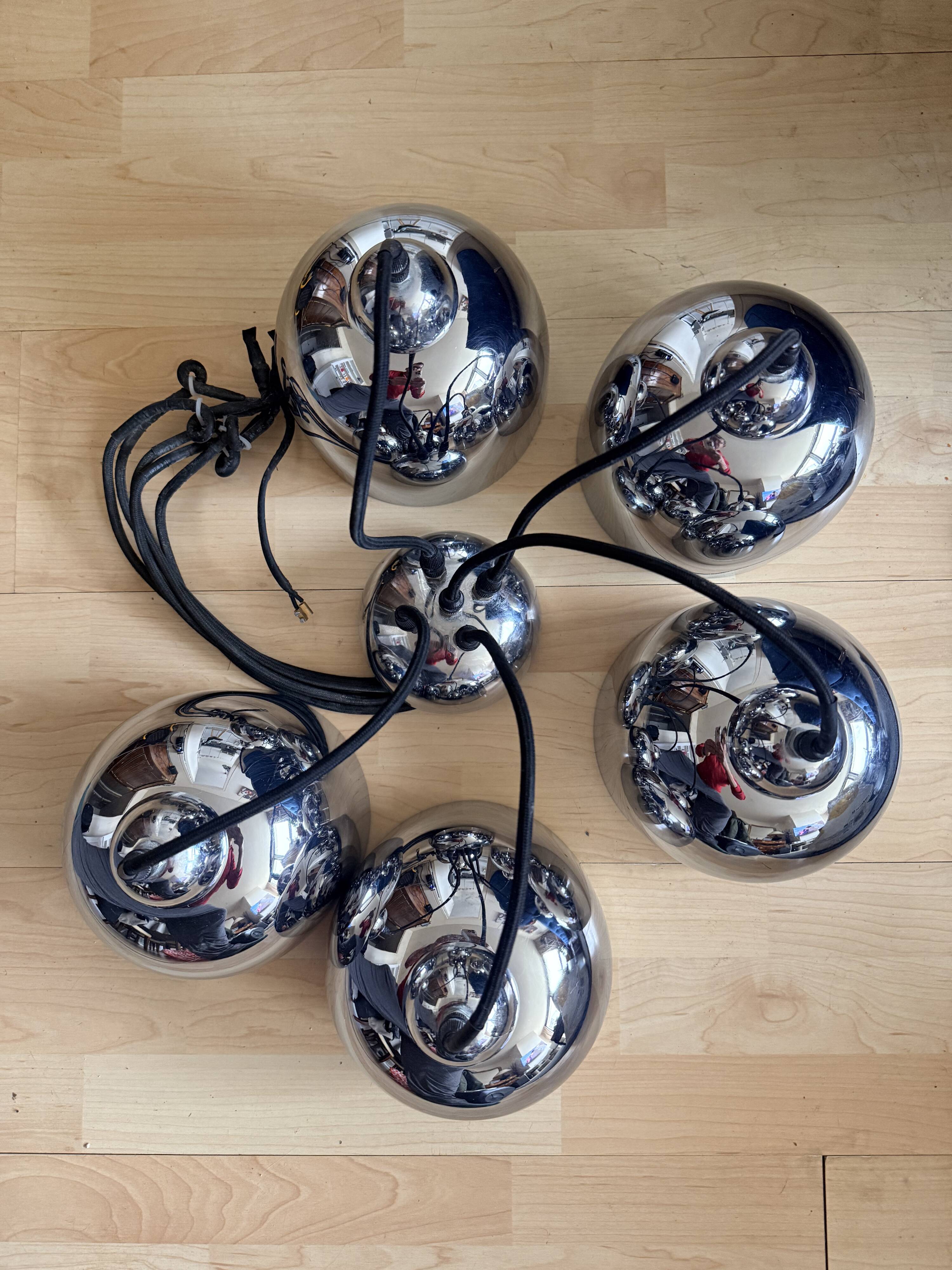 Suspended bell luminaires