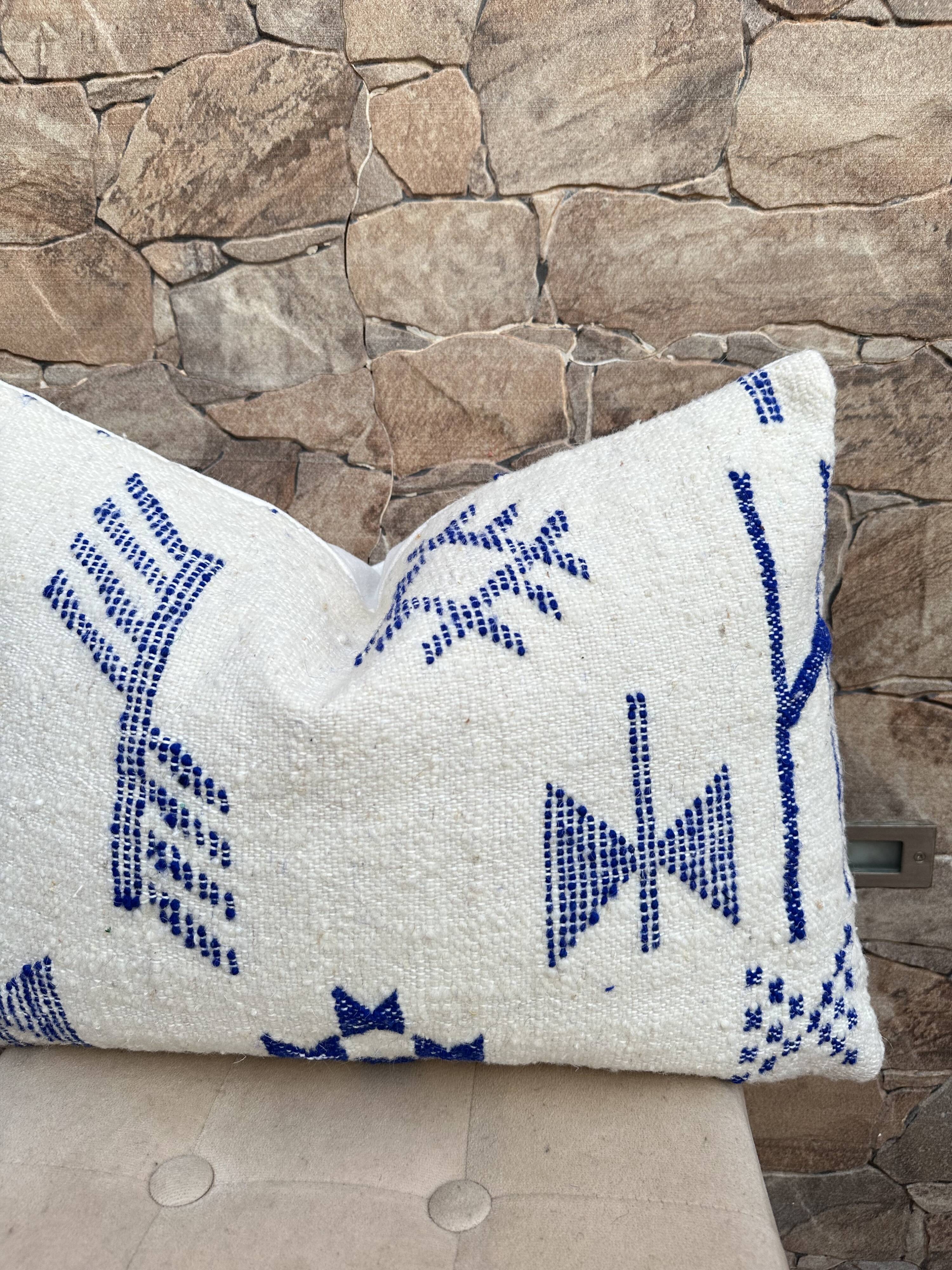 Handmade cushion cover in Berber wool: Moroccan Kilim cushion
