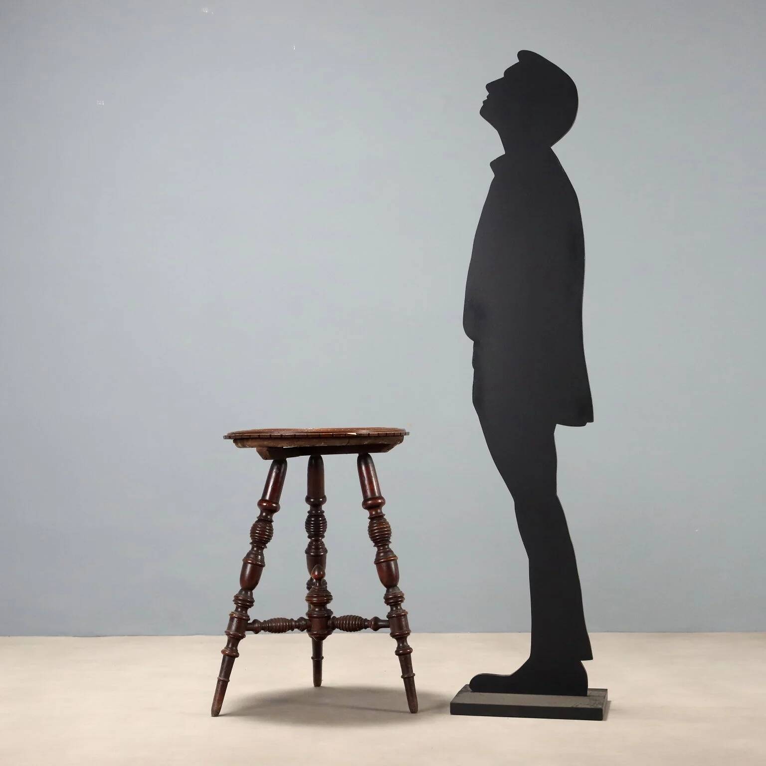 Side table in Swiss pine with a black marble top - Italy 20th century