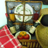 Picnic suitcase, braided wicker, 2 handles, leather closure