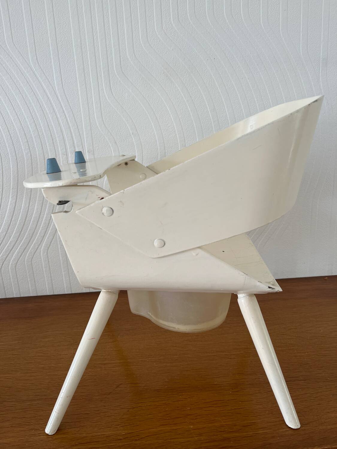 Baumann baby shell chair, 60s