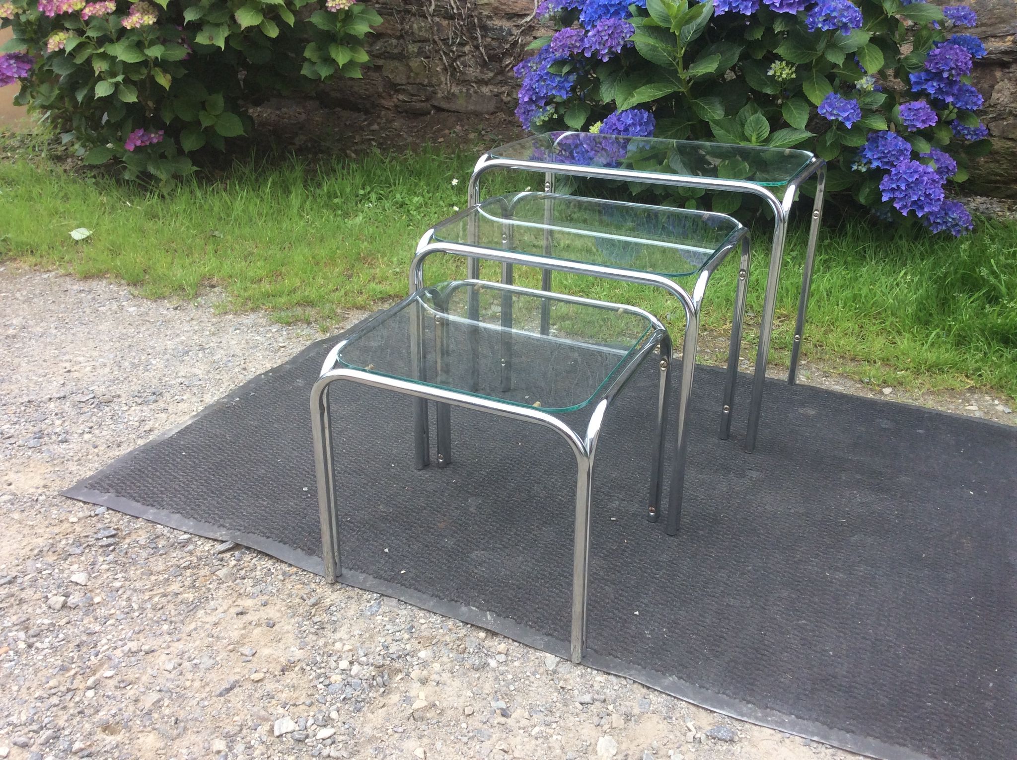 Vintage trundle tables in chrome tubular steel and glass