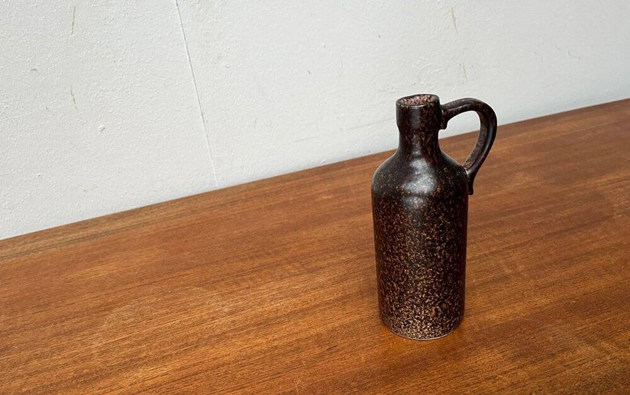 Mid-century ceramic carafe vase by Bastian le Pemp for Kemper / Quimper France, 1960s.