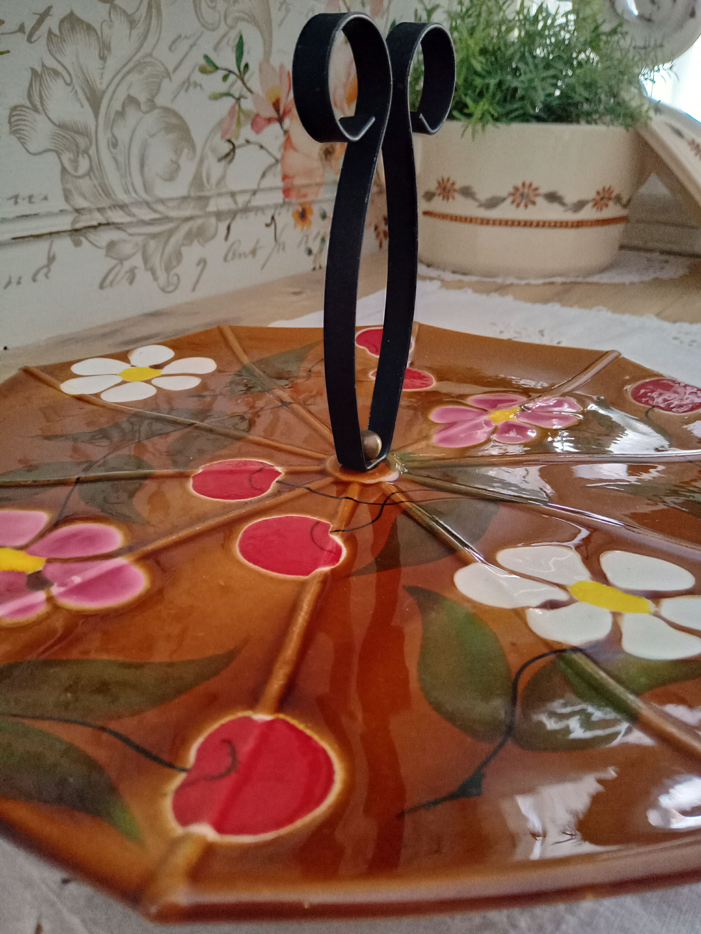 Vintage cheese platter in brown enamelled ceramic décor cherries and daisies