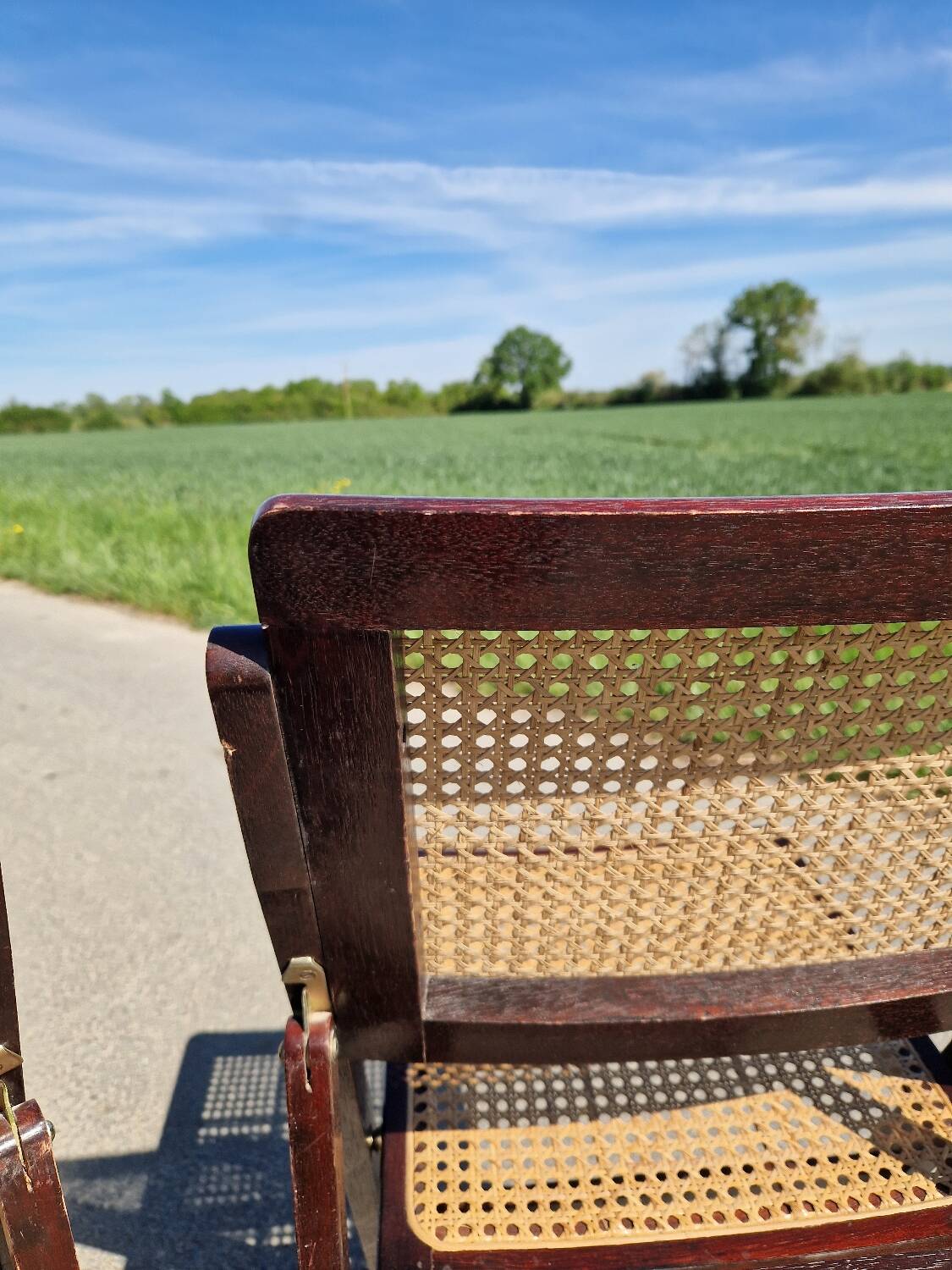 Set of 2 folding chairs in wood and cane.