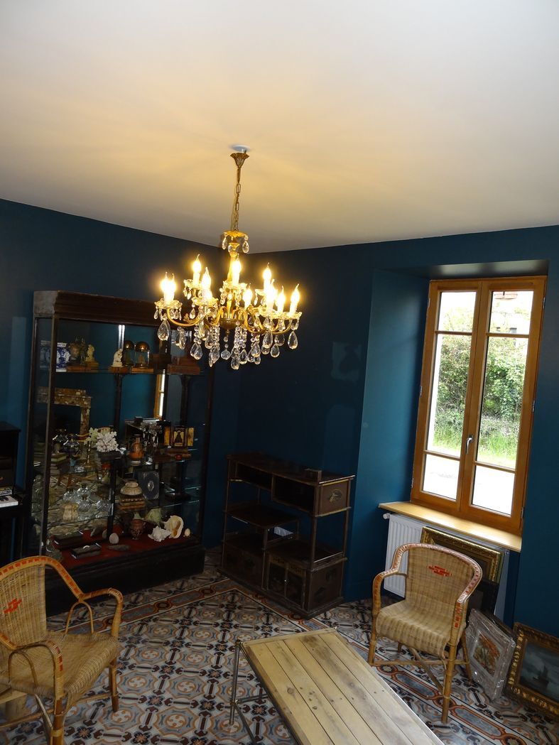 Twelve-armed golden bronze light chandelier