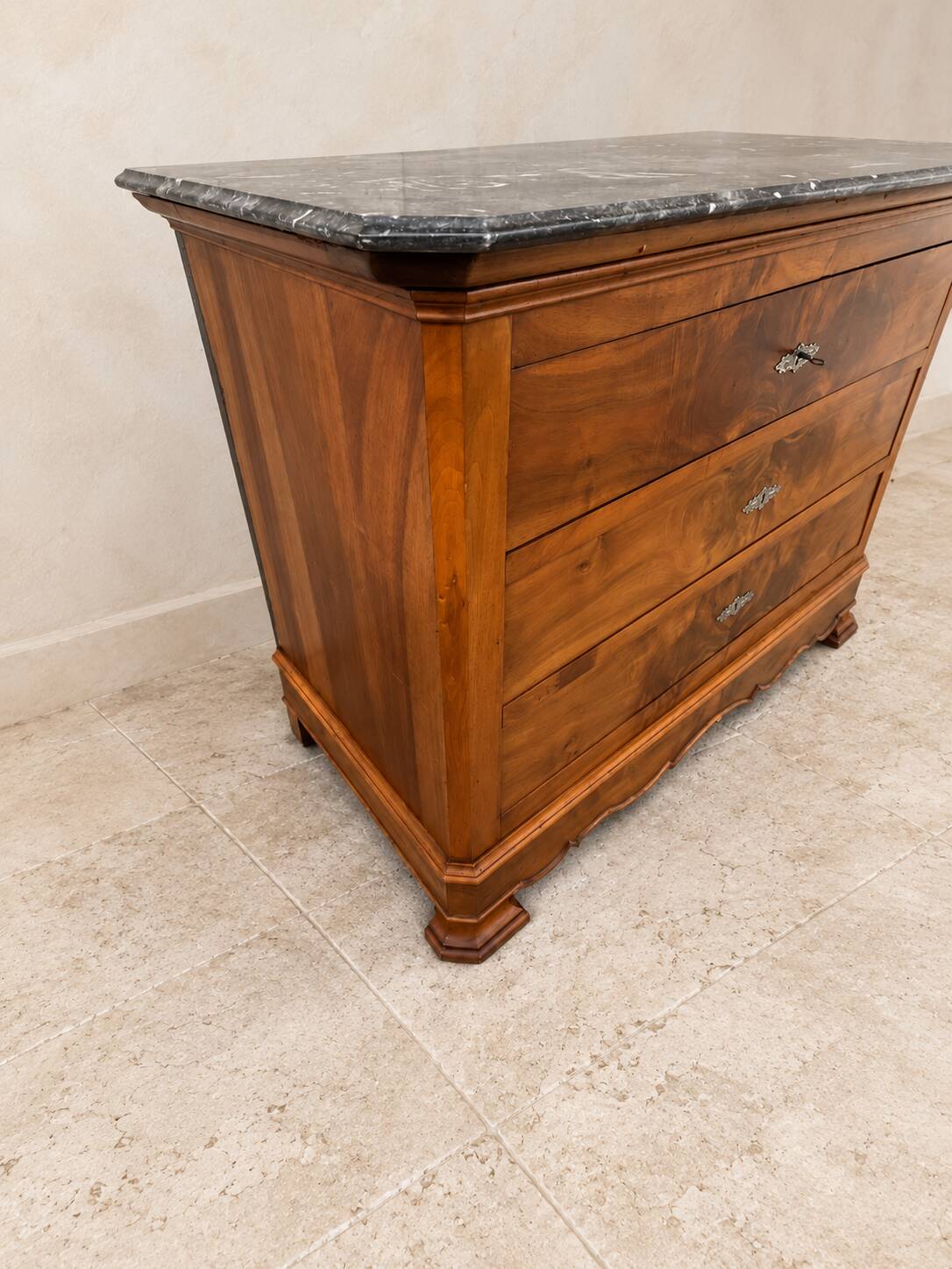 French Louis-Philippe style commode in walnut burl.