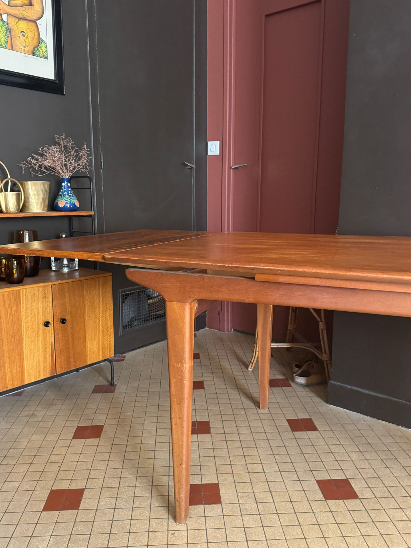 Scandinavian table