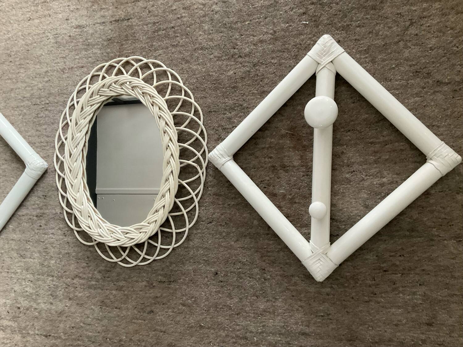 Rattan entrance set with mirror and 2 coat hooks.