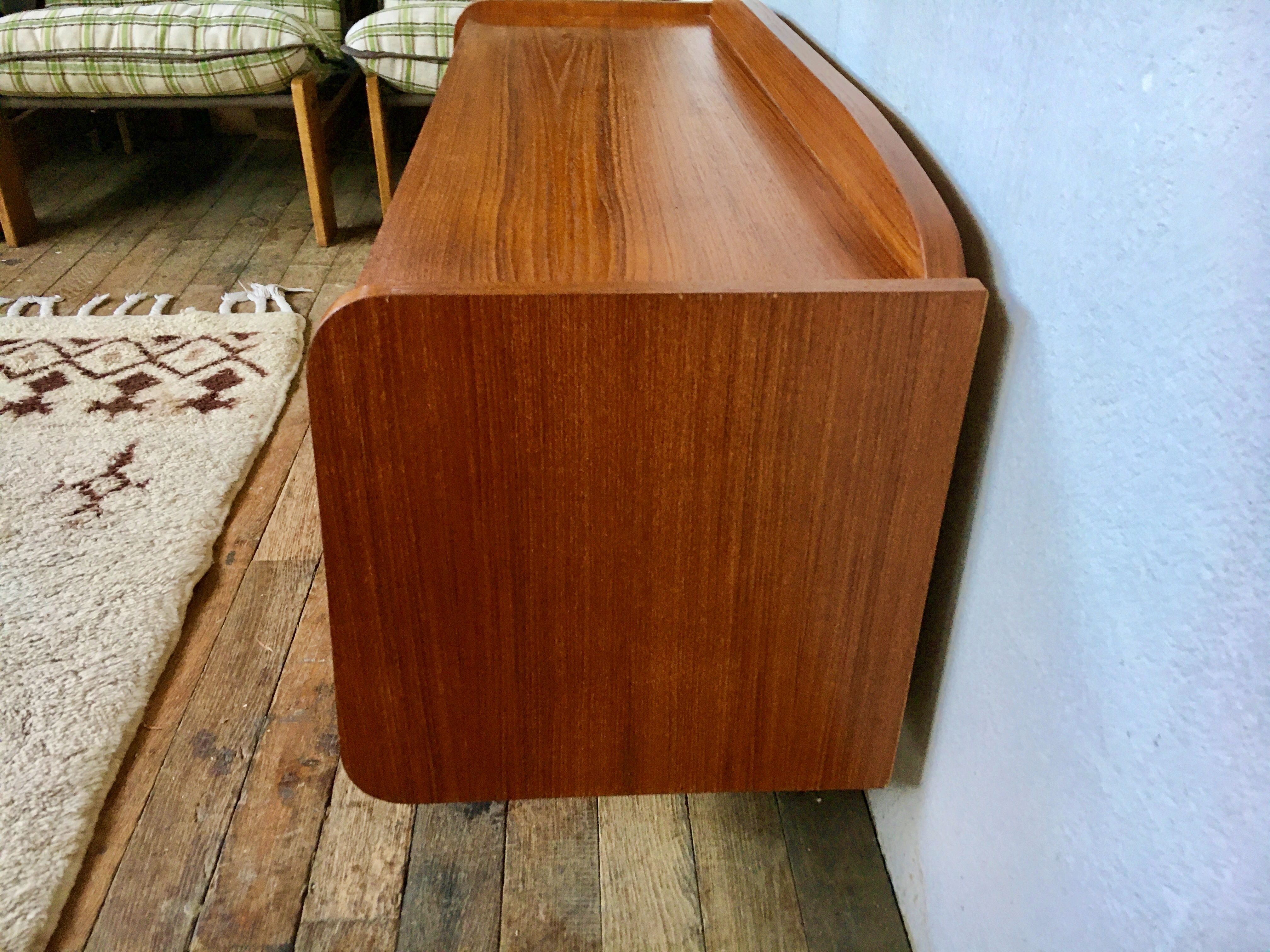 Hifi tv stand enfilade Scandinavian style 1960 vintage teak feet compass
