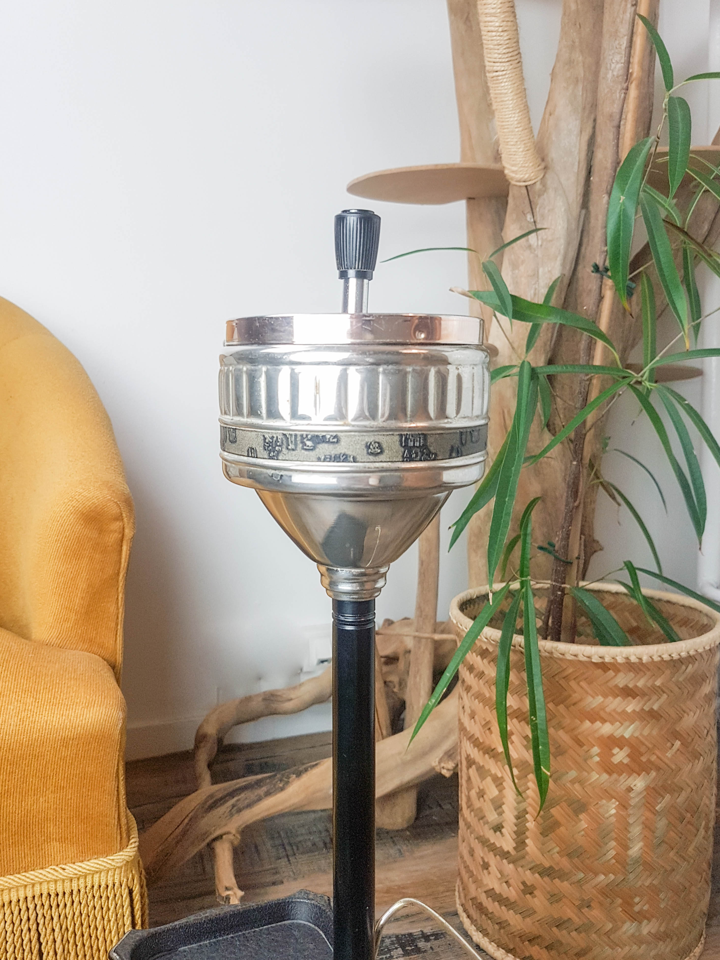 Cendrier sur pied vintage avec tablette et porte revue années 50