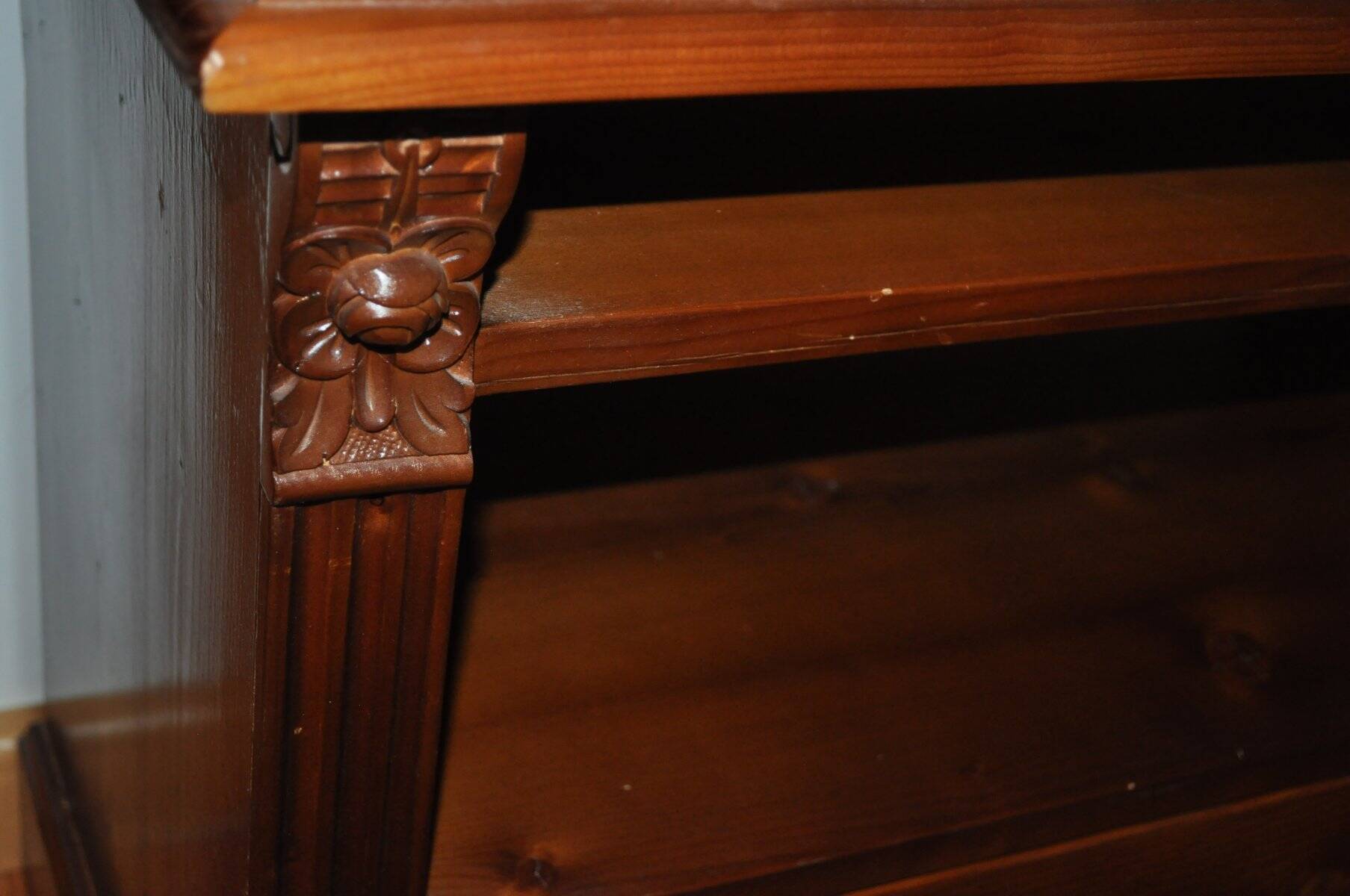 Antique brown pine TV cabinet, carved, with drawer and shelves, traditional style (1890-1919)