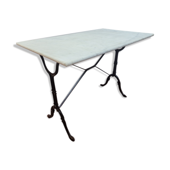 Table de bistrot piètement fonte dessus marbre