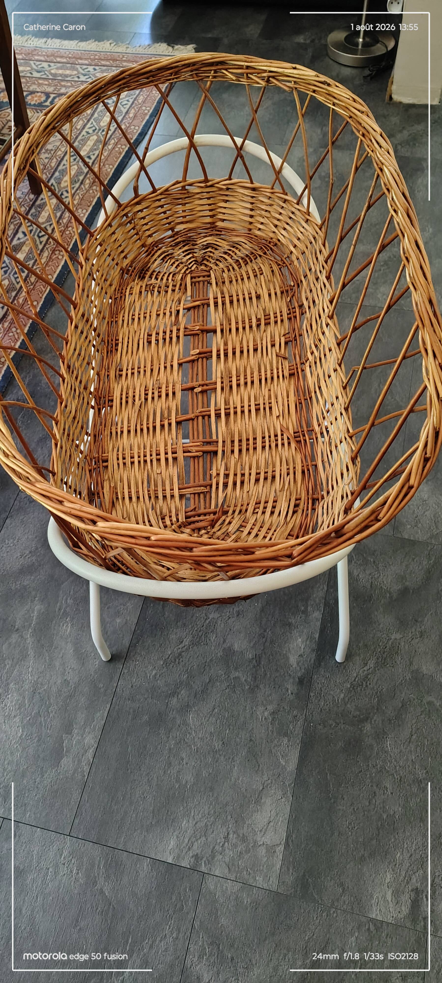 Couffin ou berceau vintage en osier