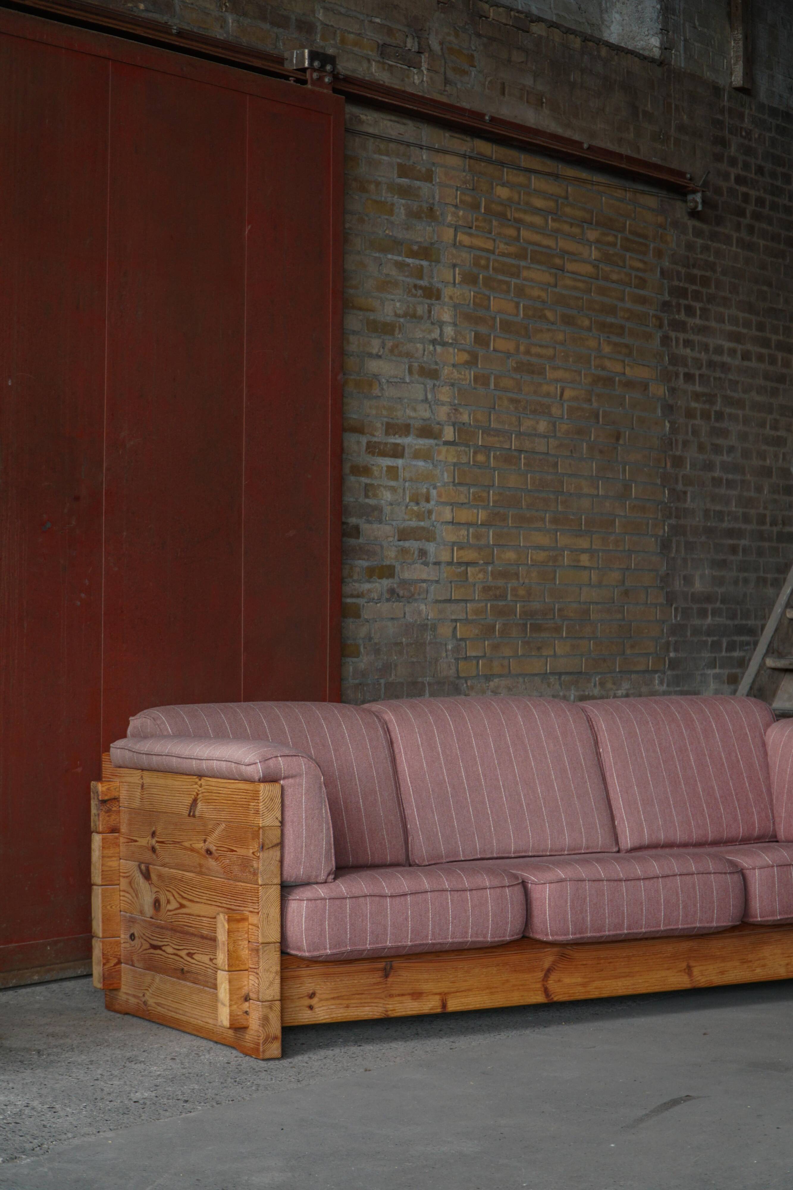 Modern Danish three-seater canapé in pomeranian pine and wool, by Christian IV, 1970s.