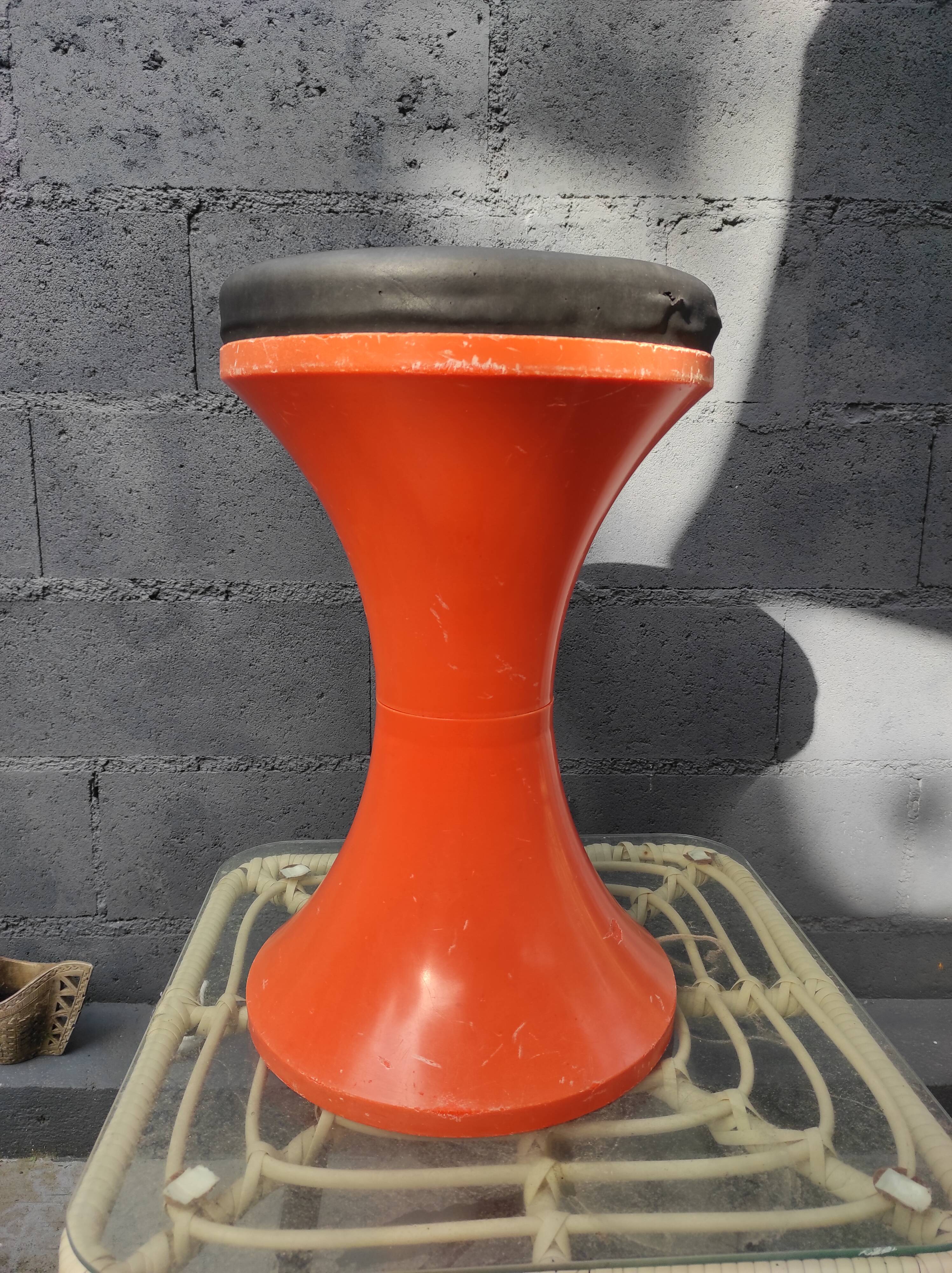 Stamp vintage orange 70's tamtam stool with black foam pad