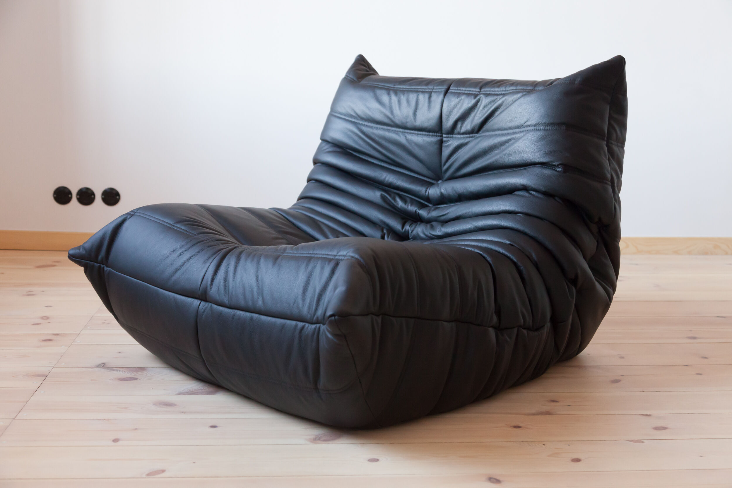 Togo armchair model designed by Michel Ducaroy 1973