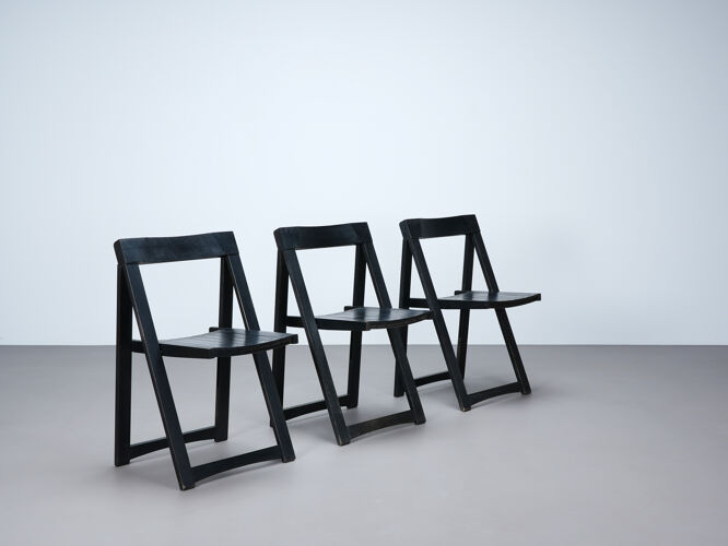 Set de trois chaises pliantes noires circa 1980