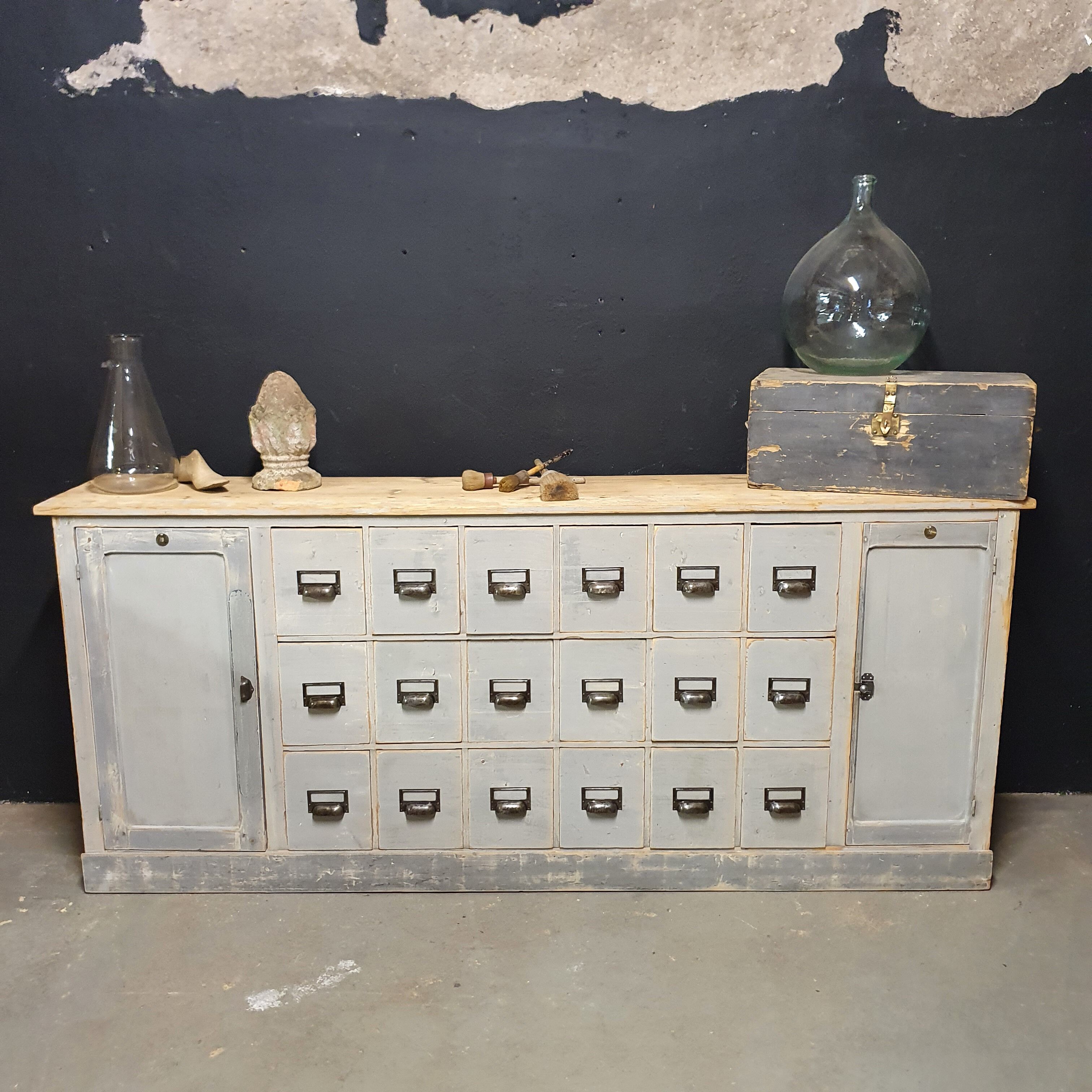 Carpentry workshop furniture