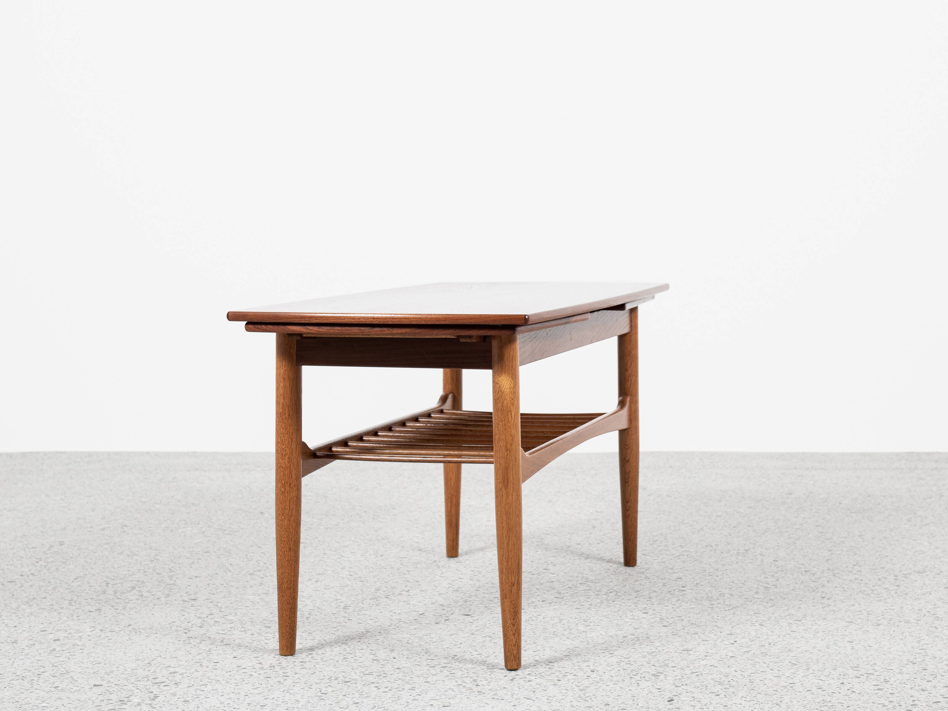 Midcentury Danish extendable coffee table in oak and teak 1960s