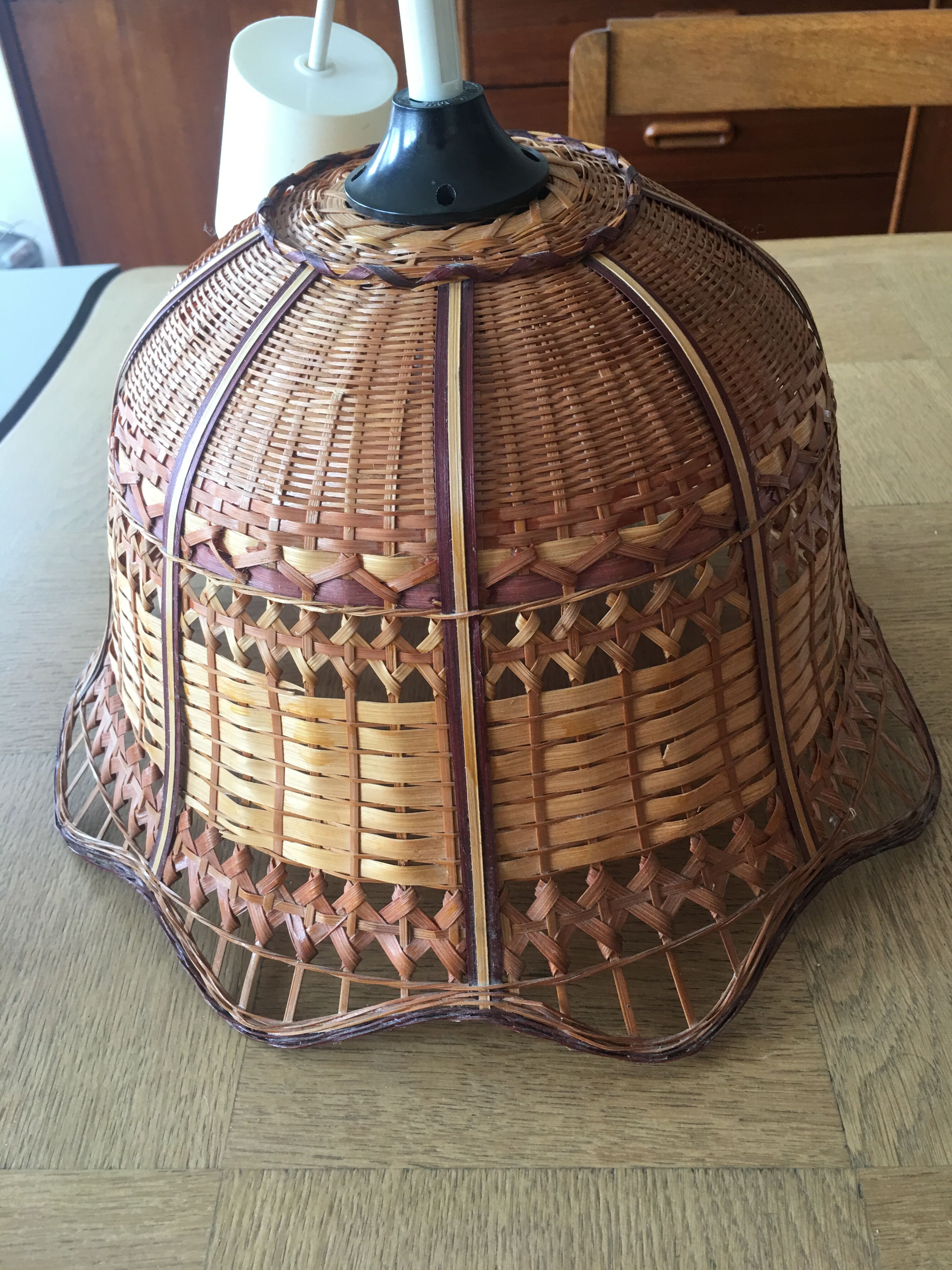 Vintage wicker suspension