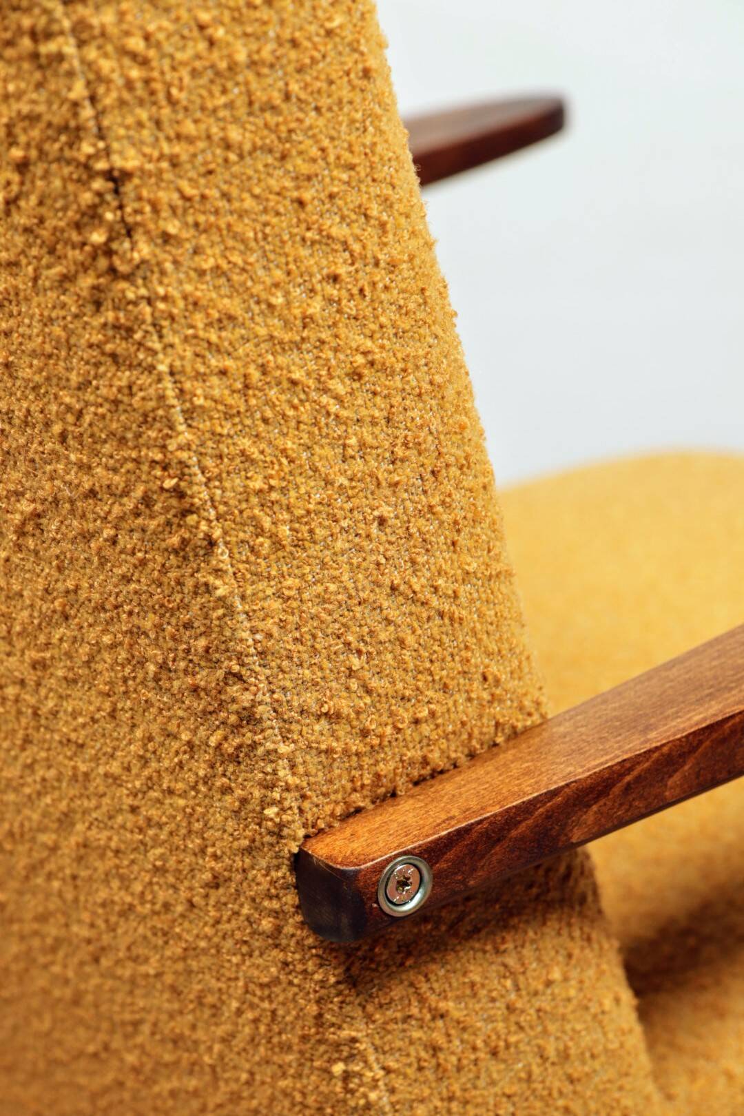 Fauteuil Mid-Century en bois de couleur jaune avec boucle au design scandinave