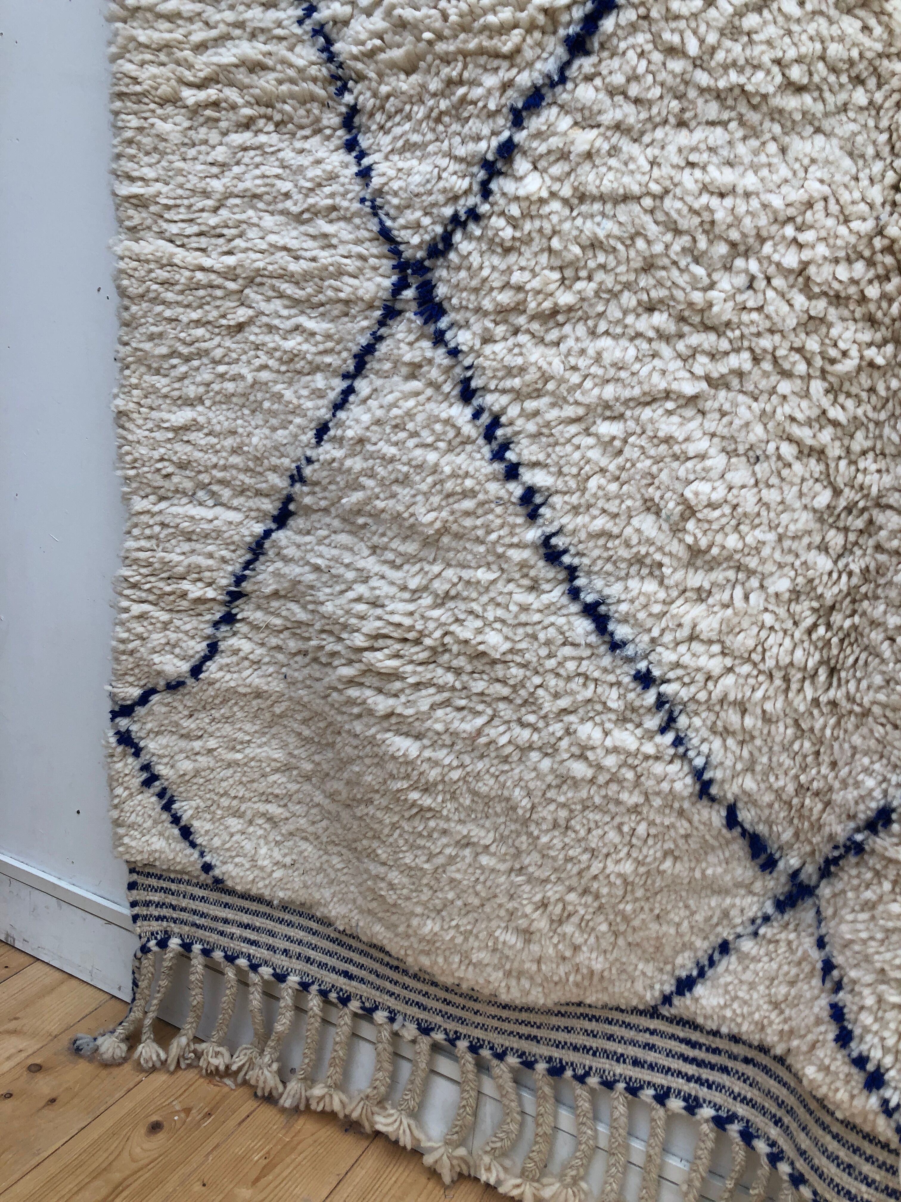 Moroccan Berber carpet Beni Ouarain with majorelle blue diamonds 2,44x1.49m