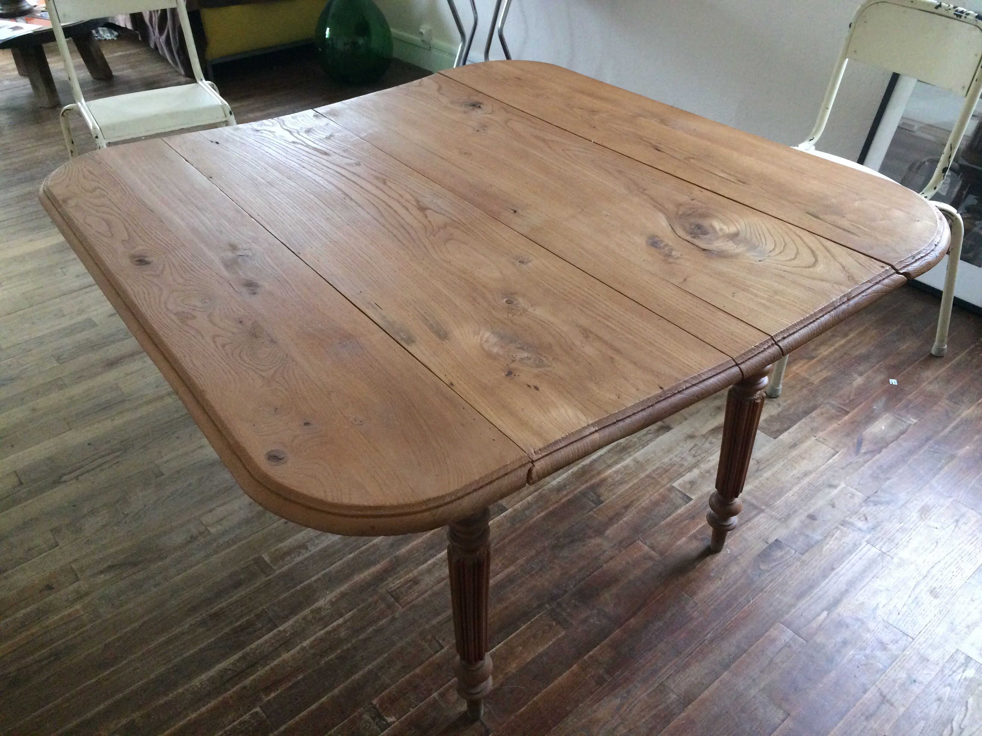 Table with solid wood flaps
