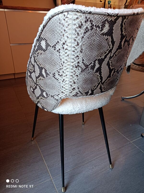 Chaise tonneau des années 1960, restauration d'art