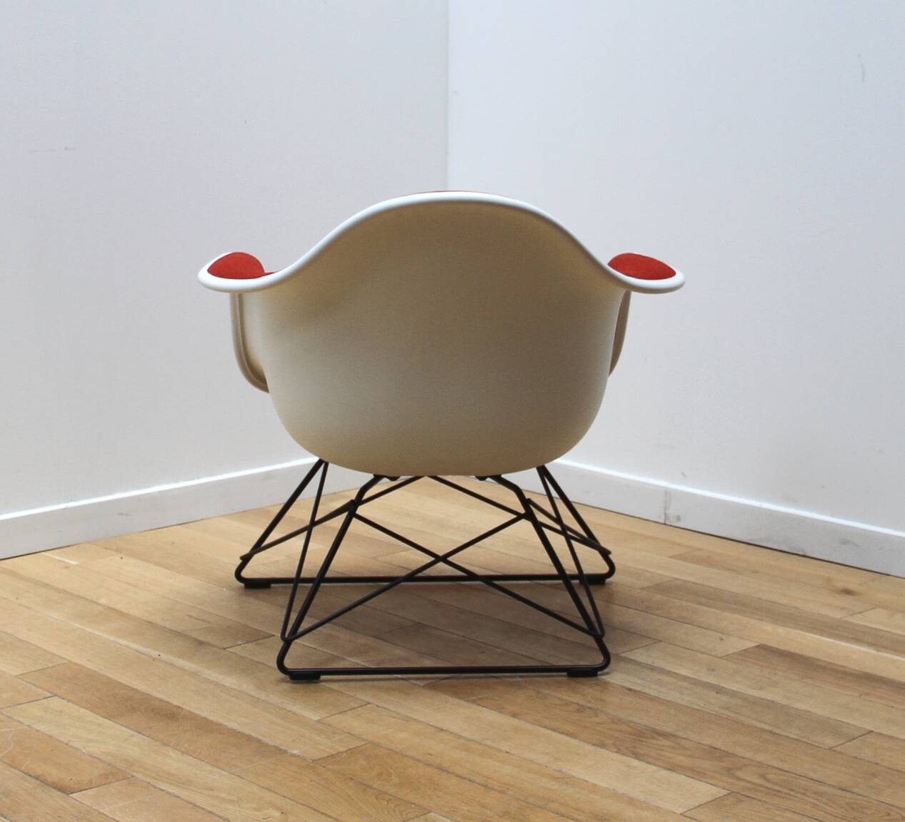 Pair of Arm Chair LAR armchairs, Charles & Ray Eames